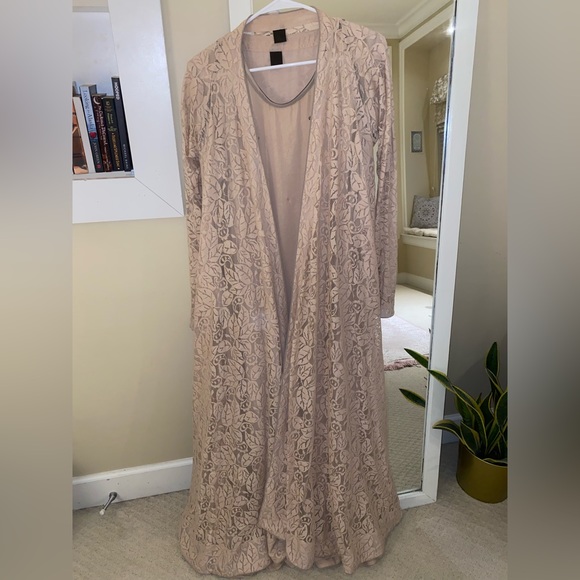 Lace Abaya - Picture 1 of 3